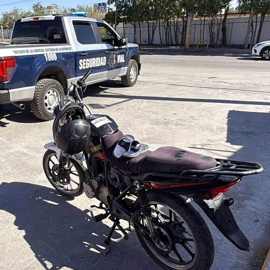 Pareja a Bordo de Motocicleta Resulta Lesionada